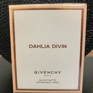 Givenchy Dahlia Divin fragrance (